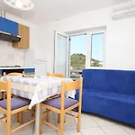 شقة 8377a