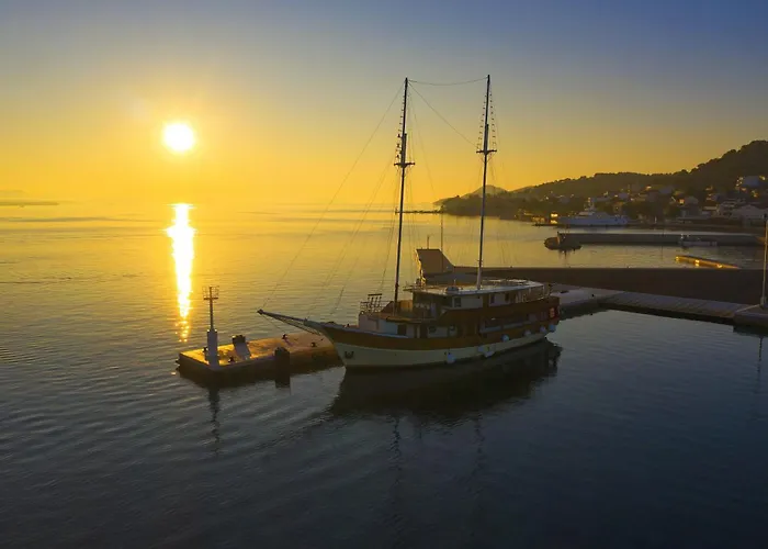 8377a Апартаменты *